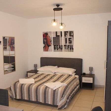 Toret Vanchiglia Studio Apartment تورينو المظهر الخارجي الصورة